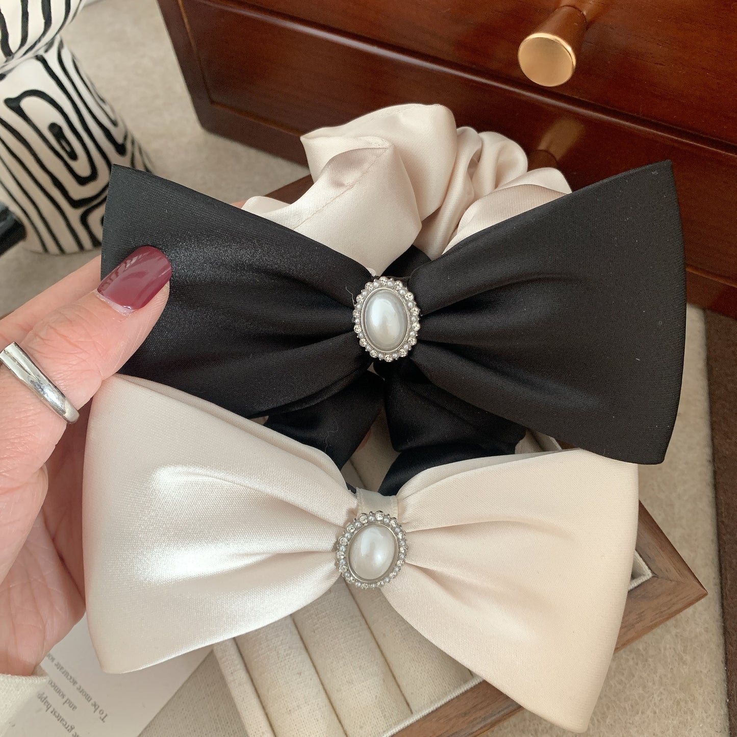 Vintage Pearl Bow Knot Hair Tie