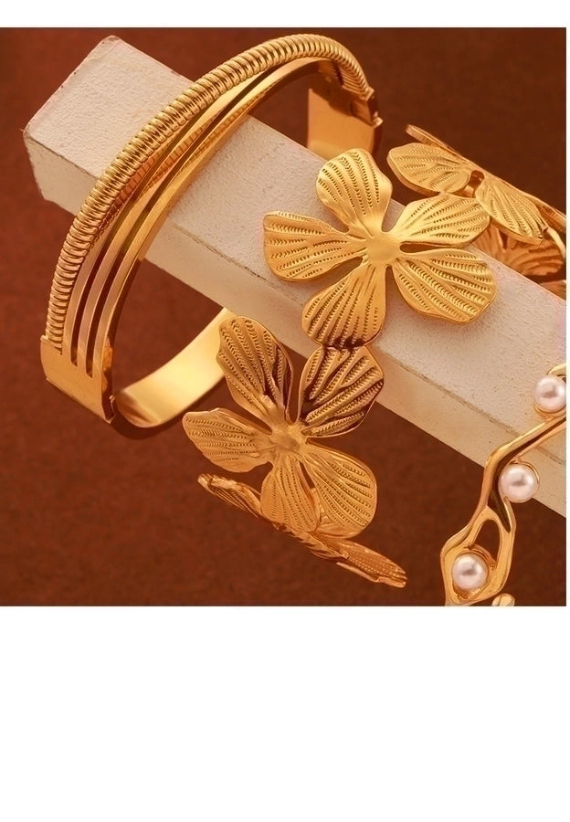 Modern Spray Flower Bangle